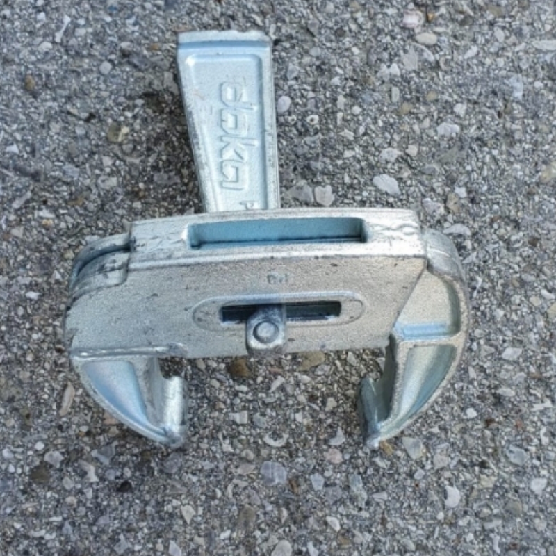 Швидкодіючий затискач кований RU для опалубки